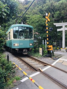 Macintosh HD:Users:mcue:Desktop:鎌倉紹介2_神社原稿・写真:電車.jpg